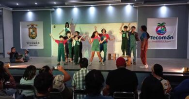 Jóvenes Participantes de Teatro en Tecomán, Colima, Escriben Sobre el Acoso Escolar, a Partir de sus Propias Experiencias