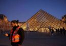 ¡Los Trabajadores del Museo del Louvre Están en Huelga! ¡Los Trabajadores del Museo del Louvre Están en Huelga!