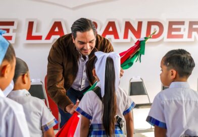 Conmemoró Escuela Escudo Nacional el Día de la Bandera con Alcalde de Reynosa Conmemoró Escuela Escudo Nacional el Día de la Bandera con Alcalde de Reynosa