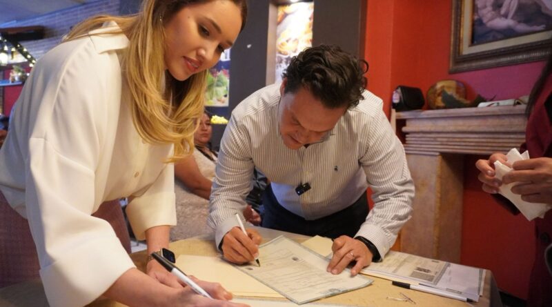 Convive Humberto Prieto Herrera con Parejas que se unen en Matrimonio en el día del amor y la Amistad.