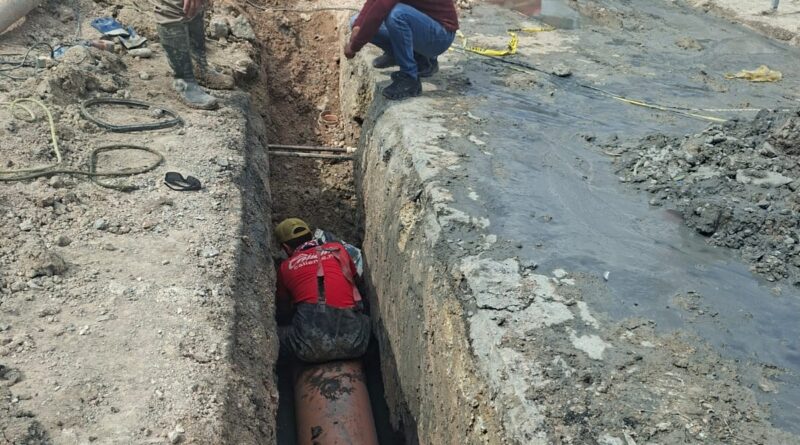 Sustituye COMAPA Tubería de 16 Pulgadas en la Colonia Longoria Sustituye COMAPA Tubería de 16 Pulgadas en la Colonia Longoria