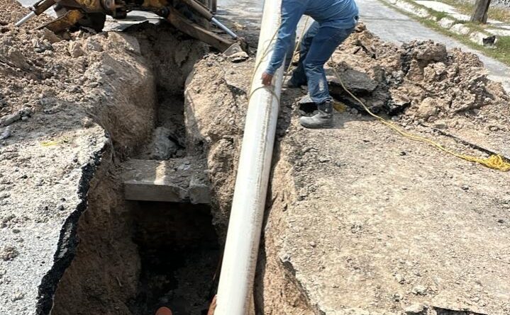 Trabaja COMAPA en Interconexión de Línea Sanitaria en la Colonia La Presa Trabaja COMAPA en Interconexión de Línea Sanitaria en la Colonia La Presa