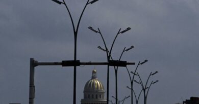Apagón Masivo Deja A Dos Tercios De Cuba Sin Electricidad, Incluida La Habana