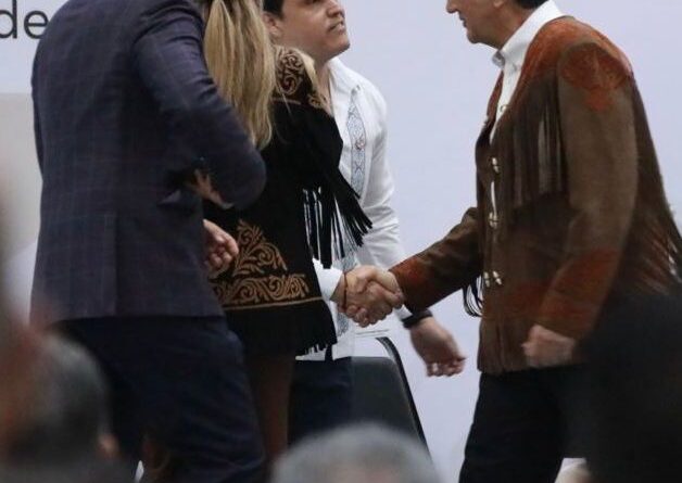 Participa el Presidente de la JUGOB, Junto al Gobernador en la Ceremonia Cívica. Participa el Presidente de la JUGOB, Junto al Gobernador en la Ceremonia Cívica.