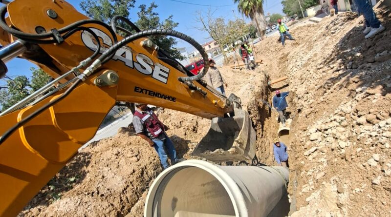 Avanza COMAPA en Rehabilitación de Red Sanitaria en la Colonia Benito Juárez