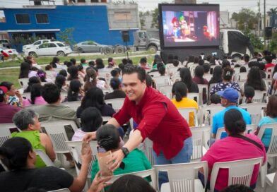 Disfrutan Chicos y Grandes “HP Cinema” en Balcones de Alcalá, Conviviendo con el Diputado Humberto Prieto Herrera