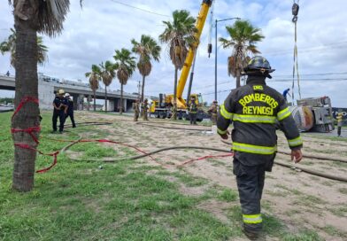 ATIENDE PROTECCION CIVIL Y BOMBEROS EMERGENCIA EN BULEVAR HIDALGO Y LIBRAMIENTO A MONTERREY