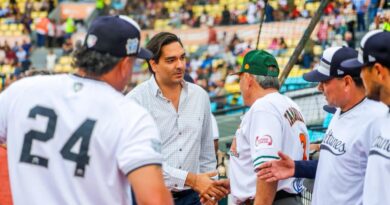 Lanzó Julio César Chávez Jr Primera Bola en Partido Charros-Sultanes en Reynosa Lanzó Julio César Chávez Jr Primera Bola en Partido Charros-Sultanes en Reynosa