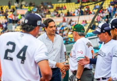 Lanzó Julio César Chávez Jr Primera Bola en Partido Charros-Sultanes en Reynosa Lanzó Julio César Chávez Jr Primera Bola en Partido Charros-Sultanes en Reynosa