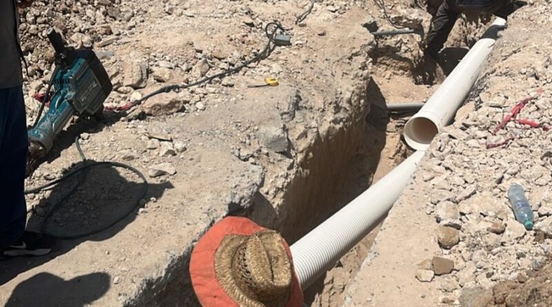 Ejecuta COMAPA obra de Rehabilitación Sanitaria en la Colonia Prolongación Longoria