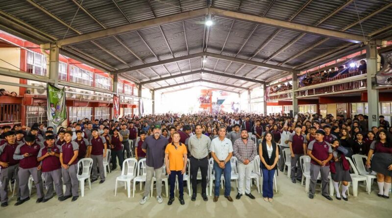 Presentó Carlos Peña Ortiz Conferencia Motivacional con el Campeón Mundial Julio César Chávez