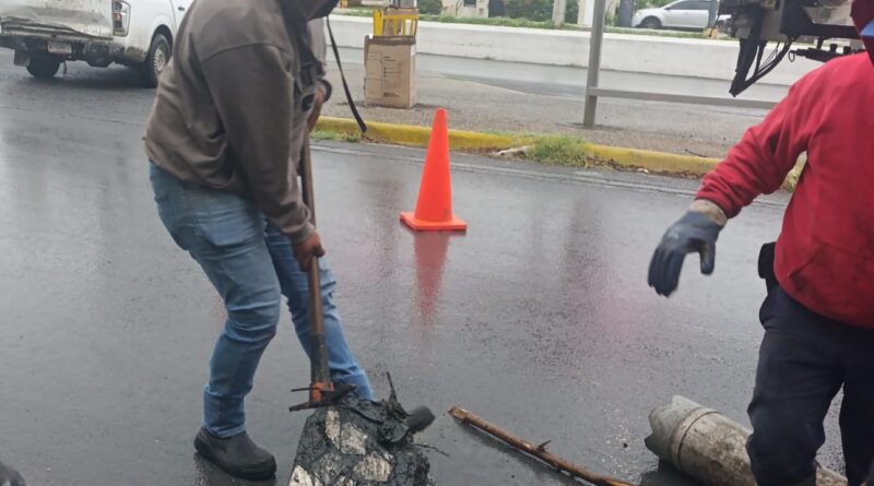 Atiende COMAPA Afectación Sanitaria Provocada por Basura en Drenaje