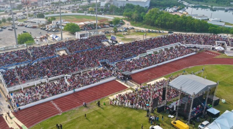 Presentó Carlos Peña Ortiz el Show de Luli Pampín Ante más de 15 Mil Personas por el Día del Niño 2026