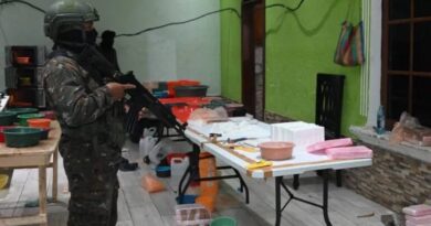 Guatemala Desmantelo Narcolaboratorio Cerca de la Frontera con México Decomisan Armas, Dinero Detienen a 8 Personas Guatemala Desmantelo Narcolaboratorio Cerca de la Frontera con México Decomisan Armas, Dinero Detienen a 8 Personas
