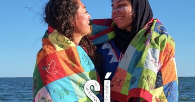 CANAL VEINTIDÓS ESTRENA SÍ, RETRATO DE UN AMOR LGBTTTIQ+ QUE TRASCIENDE GEOGRAFÍAS Y TRADICIONES
