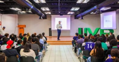 Dialogó Carlos Peña Ortiz con Estudiantes de la Universidad Valle del Bravo con «Acción y Conciencia»