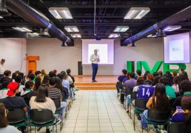 Dialogó Carlos Peña Ortiz con Estudiantes de la Universidad Valle del Bravo con «Acción y Conciencia»