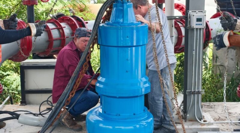 Fortalece COMAPA Infraestructura Sanitaria con Instalación de Bomba en Cárcamo 30