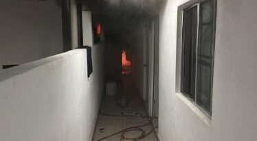 Desalojan a 112 Personas por Incendio en Complejo de Departamentos en Mitras Centro, Monterrey Desalojan a 112 Personas por Incendio en Complejo de Departamentos en Mitras Centro, Monterrey
