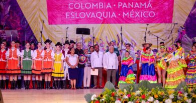 La Cultura Debe Unir a los Pueblos Frente a Quienes Pretenden Dominarlos: Aquiles Córdova La Cultura Debe Unir a los Pueblos Frente a Quienes Pretenden Dominarlos: Aquiles Córdova