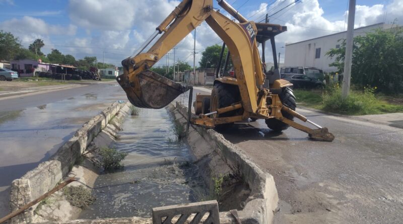 Efectuó Gobierno de Reynosa Desazolve de Drenes en Balcones de Alcalá y Arboledas Efectuó Gobierno de Reynosa Desazolve de Drenes en Balcones de Alcalá y Arboledas