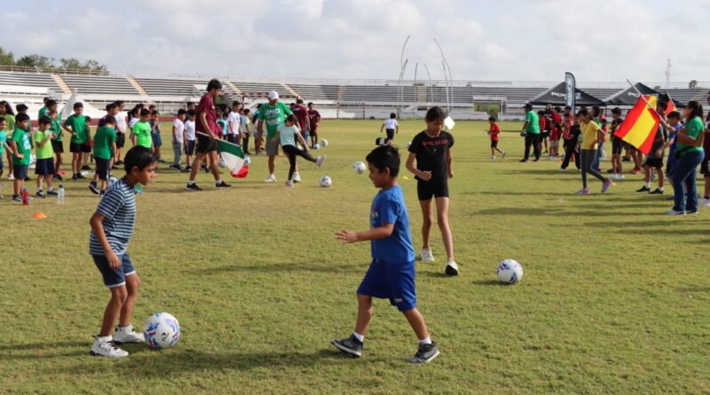 Fomentan Práctica del Fútbol en Campamento de Verano del Polideportivo Fomentan Práctica del Fútbol en Campamento de Verano del Polideportivo