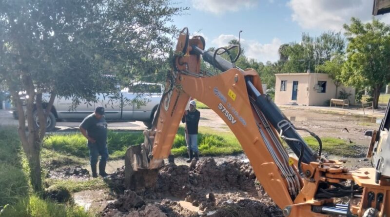 Atiende Comapa Reynosa Fuga de Agua Potable en Riberas de Rancho Grande