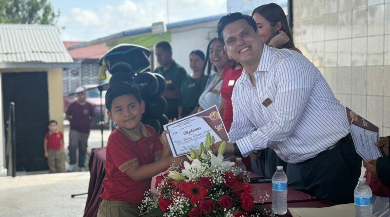 Continuamos Apoyando e Impulsando la Educación, Felicidades a los Nuevos Graduados: Humberto Prieto Herrera. Continuamos Apoyando e Impulsando la Educación, Felicidades a los Nuevos Graduados: Humberto Prieto Herrera.