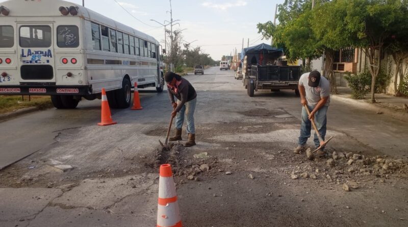 Exhorta Gobierno de Reynosa a Tomar Precauciones en Zonas de Bacheo Exhorta Gobierno de Reynosa a Tomar Precauciones en Zonas de Bacheo