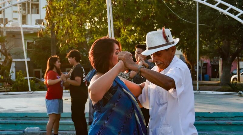 Promueve Gobierno de Carlos Peña Ortiz la Tradición del Danzón Promueve Gobierno de Carlos Peña Ortiz la Tradición del Danzón