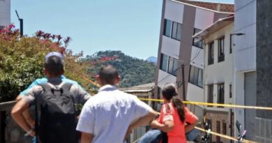 DECLARAN DESASTRE NACIONAL TRAS SISMO 7.4 – 111 MUERTOS DECLARAN DESASTRE NACIONAL TRAS SISMO 7.4 – 111 MUERTOS