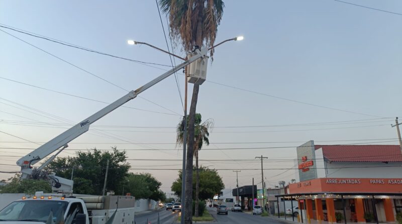 Rehabilitó Gobierno de Reynosa Alumbrado en Bulevar Las Fuentes y Balcones de Alcalá Rehabilitó Gobierno de Reynosa Alumbrado en Bulevar Las Fuentes y Balcones de Alcalá