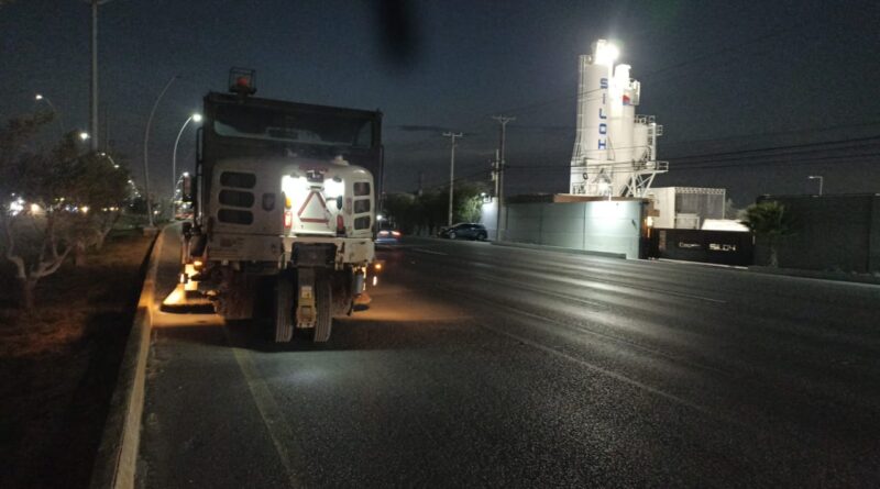 Realiza Servicios Públicos Barrido Nocturno de Avenidas Principales Realiza Servicios Públicos Barrido Nocturno de Avenidas Principales