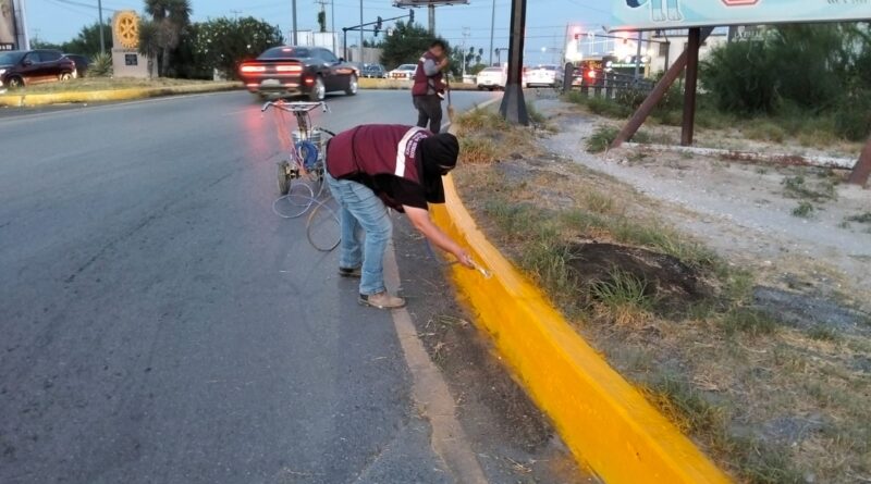Aplicó Servicios Públicos Pintura Preventiva a Muros y Cordones de Puentes Gemelos Aplicó Servicios Públicos Pintura Preventiva a Muros y Cordones de Puentes Gemelos