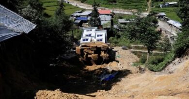 Impactantes Imágenes de una Avalancha en Nepal; van 4 Muertos y 12 Desaparecidos Impactantes Imágenes de una Avalancha en Nepal; van 4 Muertos y 12 Desaparecidos