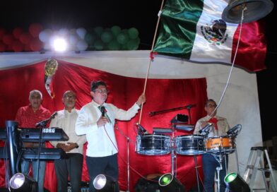 MARCELO OLÁN CONVIVE CON FAMILIAS EN NOCHE MEXICANA EN PUERTA GRANDE. MARCELO OLÁN CONVIVE CON FAMILIAS EN NOCHE MEXICANA EN PUERTA GRANDE.