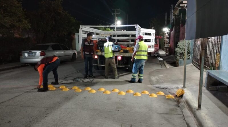 Instaló Servicios Públicos Boyas de Seguridad en la Colonia Satélite Instaló Servicios Públicos Boyas de Seguridad en la Colonia Satélite