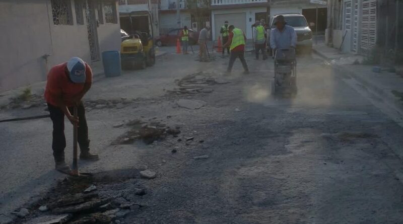 Gobierno de Carlos Peña Ortiz Tapa Baches y Deja como Nueva la Calle Atenas en La Cañada Gobierno de Carlos Peña Ortiz Tapa Baches y Deja como Nueva la Calle Atenas en La Cañada